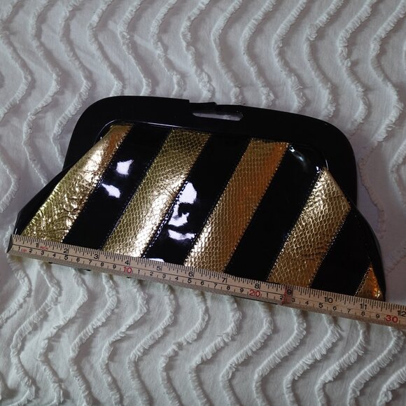 Vintage Marciano patent finish kiss lock clutch - Picture 14 of 14